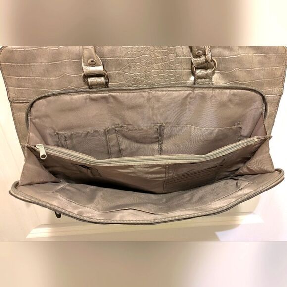 EUC Bueno Silver Faux Crocodile Laptop Bag - Picture 4 of 5